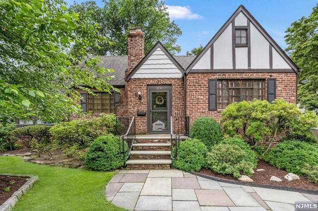 218 Martha Rd, Harrington Park, NJ 07640