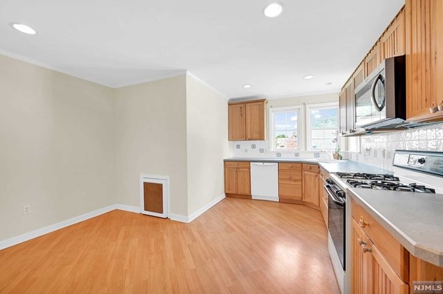 12 Glenwood St, Clifton NJ  07013-2604 exterior