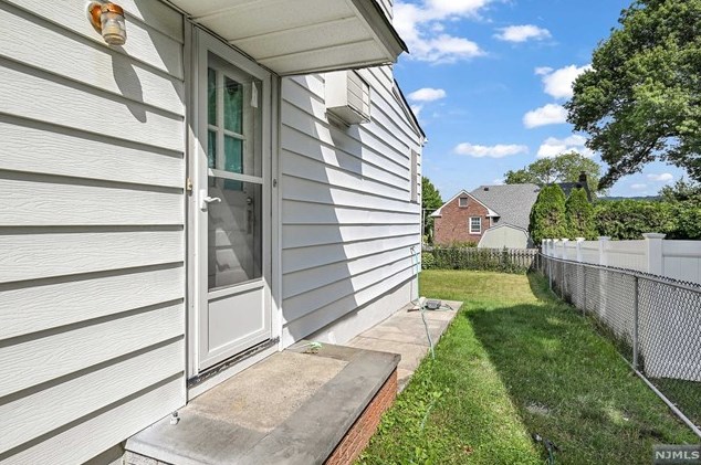 12 Glenwood St, Clifton NJ  07013-2604 exterior