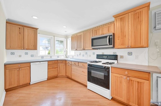 12 Glenwood St, Clifton NJ  07013-2604 exterior