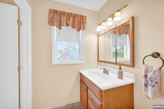 12 Glenwood St, Clifton NJ  07013-2604 exterior