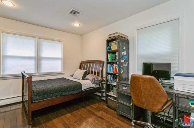 44 Roberts Ct, Tenafly NJ 07670-2001 exterior