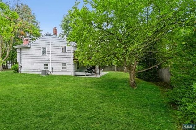 44 Roberts Ct, Tenafly NJ 07670-2001 exterior