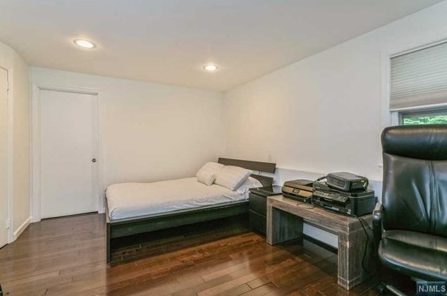 44 Roberts Ct, Tenafly NJ 07670-2001 exterior