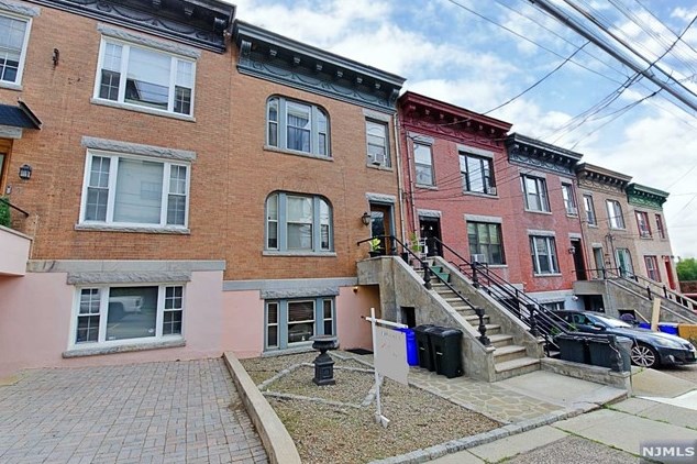 27 Russell Ave, Edgewater, NJ 07020