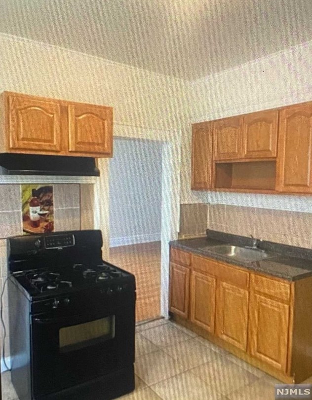 453 Norwood St, East Orange, NJ 07018