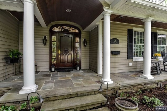 28 Cedar Dr, Allendale, NJ 07401