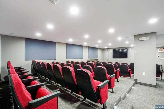 1530 Palisade Ave, West Fort Lee NJ 07024-5471 exterior