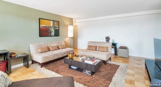 6040 Blvd E #3f, West New York, NJ 07093