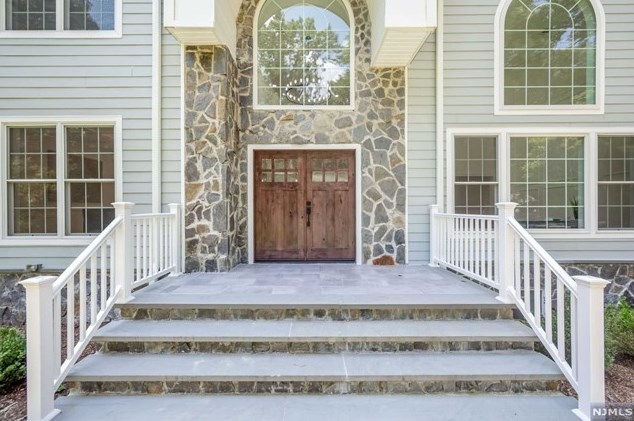 52 Ware Rd, Upper Saddle River, NJ 07458