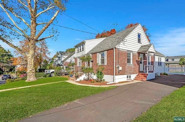 37 Highland Ave, Dumont, NJ 07628