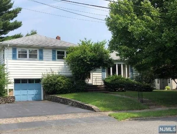 91 Pearl St, Dumont, NJ 07628