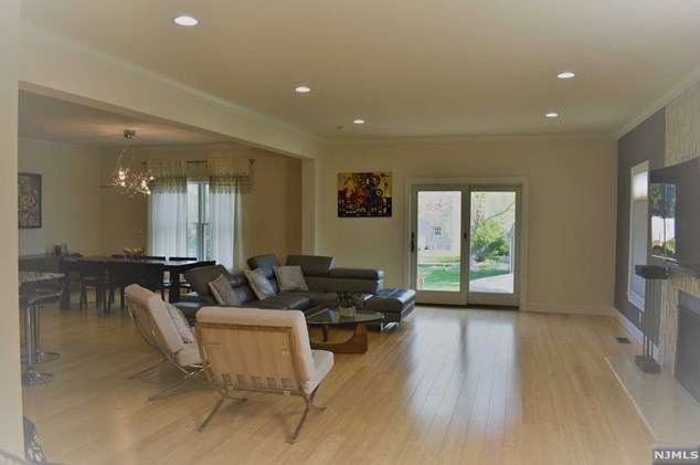 133 3rd St, Mahwah, NJ 07430