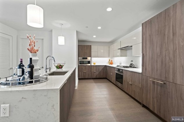 9 Ave At Port Imperial #423, West New York, NJ 07093