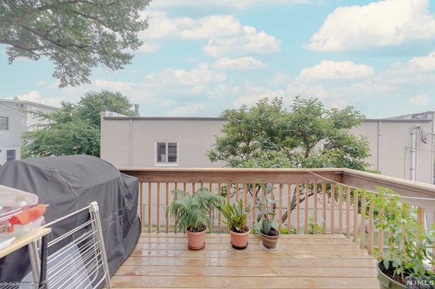 128 Henry St #b, Palisades Park, NJ 07650