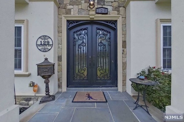 129 Palisade Ave, Emerson NJ  07630-1844 exterior