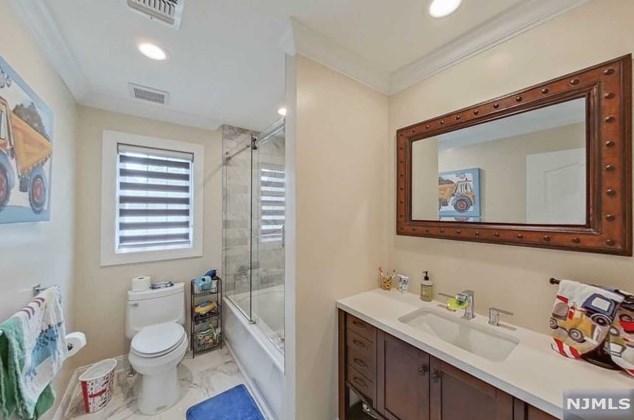 129 Palisade Ave, Emerson NJ  07630-1844 exterior