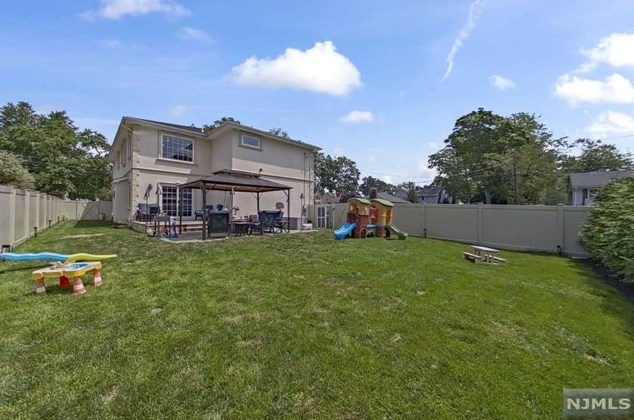 129 Palisade Ave, Emerson NJ  07630-1844 exterior