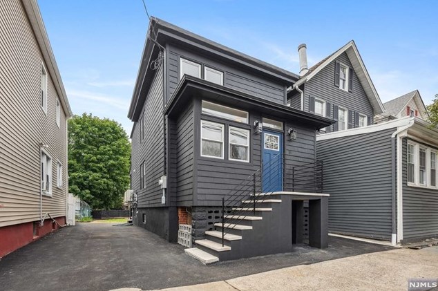 468 Valley St, Orange, NJ 07050-1251