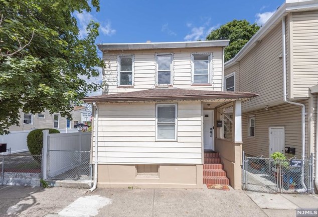 279 N 11th St #2nd Fl, Paterson, NJ 07508