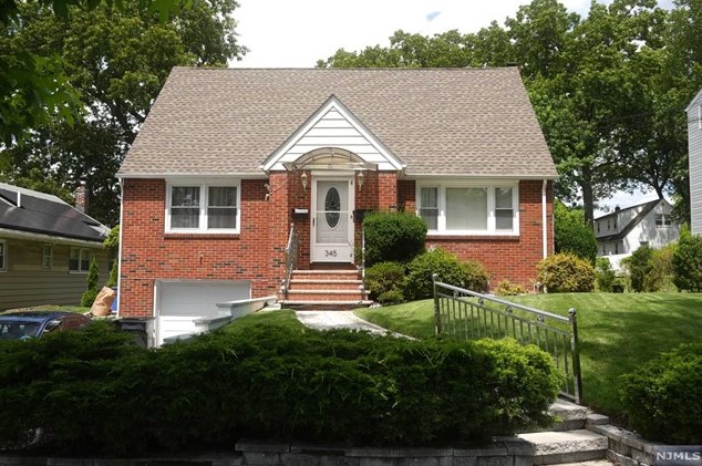 345 W Main St #2, Bergenfield, NJ 07621