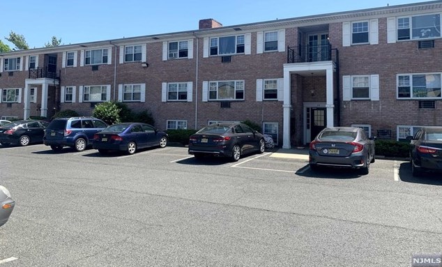 79 Washington Ave #15, Dumont, NJ 07628