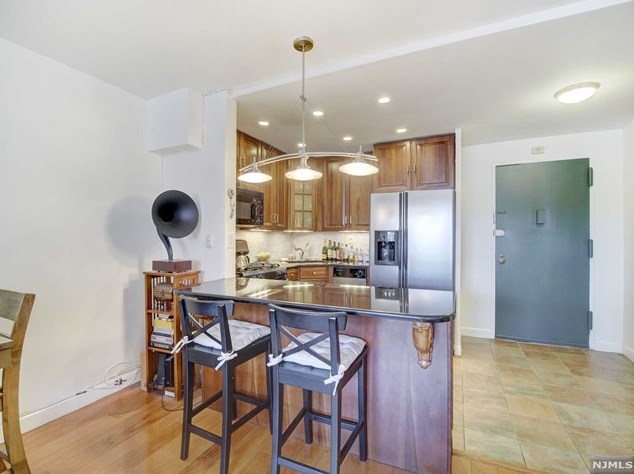 7100 Blvd E #1a, West New York, NJ 07093