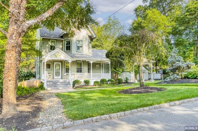 12 Van Horn St, Demarest, NJ 07627