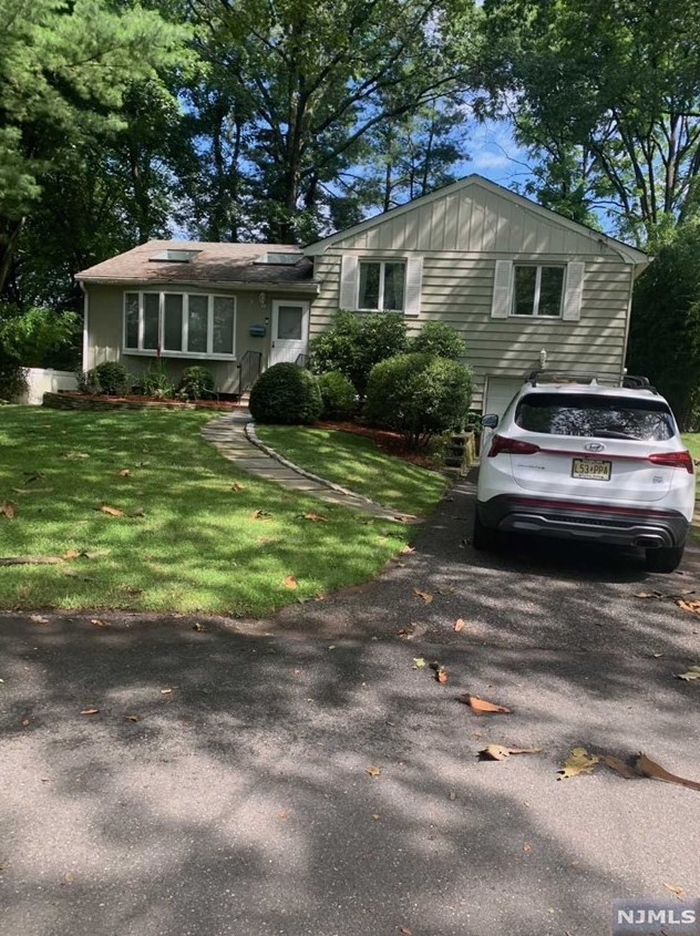 21 Smith Ct, Closter, NJ 07624