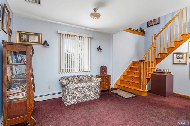 613 2 Ave, Lyndhurst NJ 07071-1219 exterior