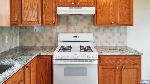 613 2 Ave, Lyndhurst NJ 07071-1219 exterior