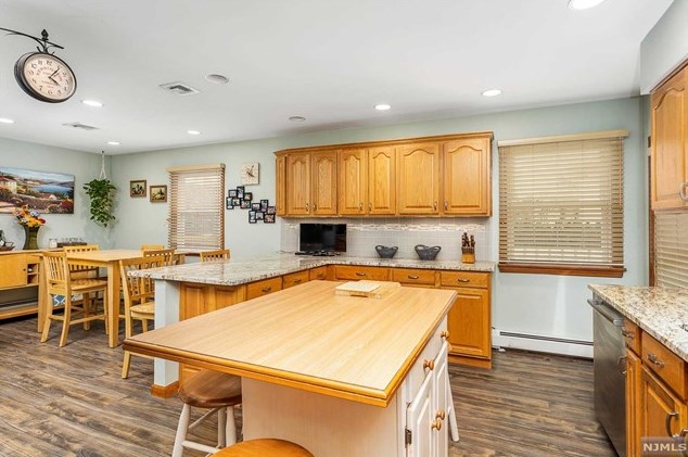 613 2 Ave, Lyndhurst NJ 07071-1219 exterior