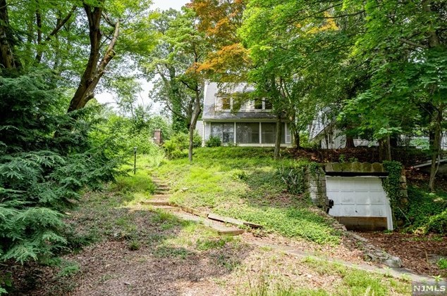 15 Ravine Rd, Tenafly NJ  07670-2124 exterior