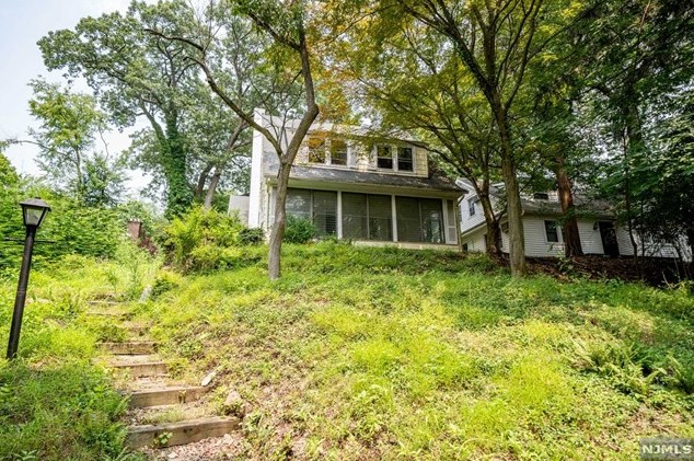 15 Ravine Rd, Tenafly NJ  07670-2124 exterior