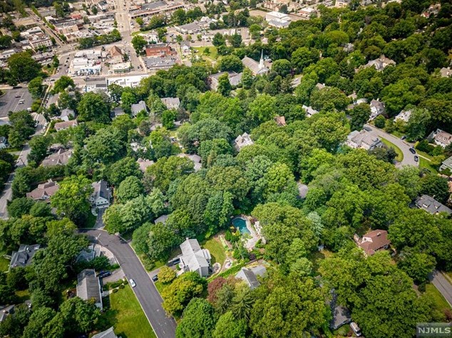 15 Ravine Rd, Tenafly NJ  07670-2124 exterior