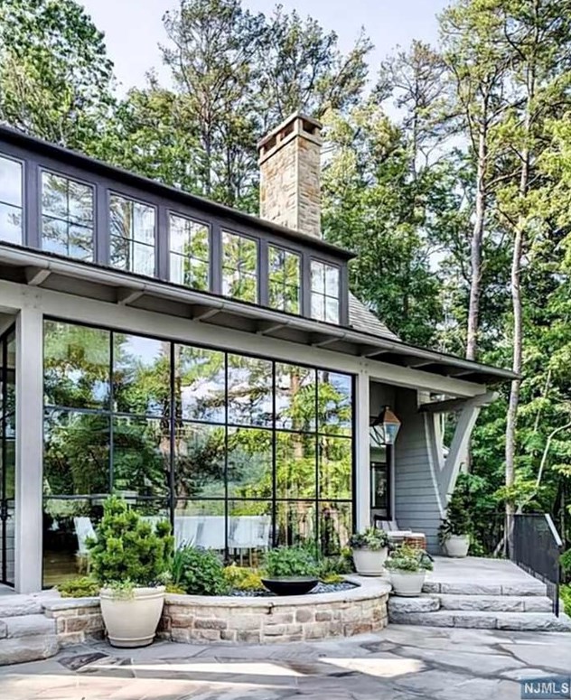 15 Ravine Rd, Tenafly NJ  07670-2124 exterior