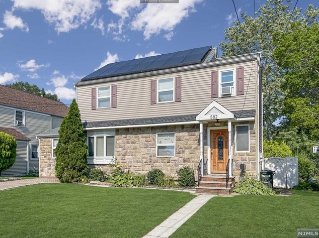 582 Clarendon Ct, River Edge, NJ 07661