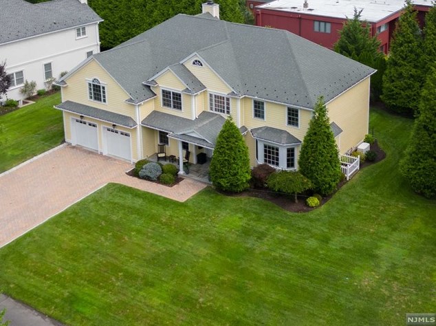 15 Taylor Pl, Harrington Park, NJ 07640