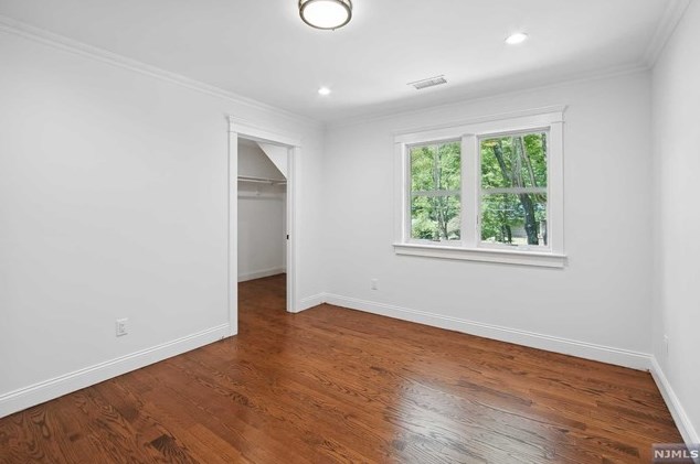 687 Burke St, Township Of Washington NJ  07676-3831 exterior
