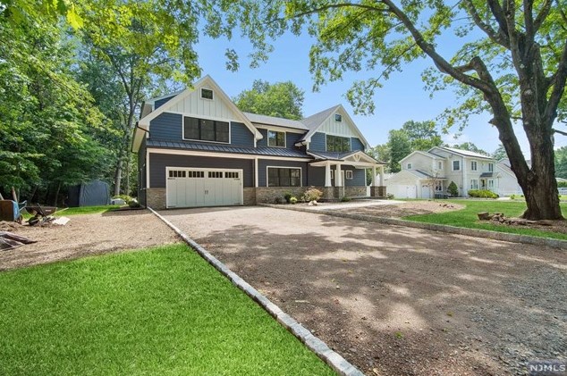 687 Burke St, Township Of Washington NJ  07676-3831 exterior