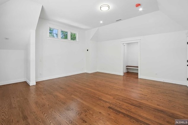 687 Burke St, Township Of Washington NJ  07676-3831 exterior