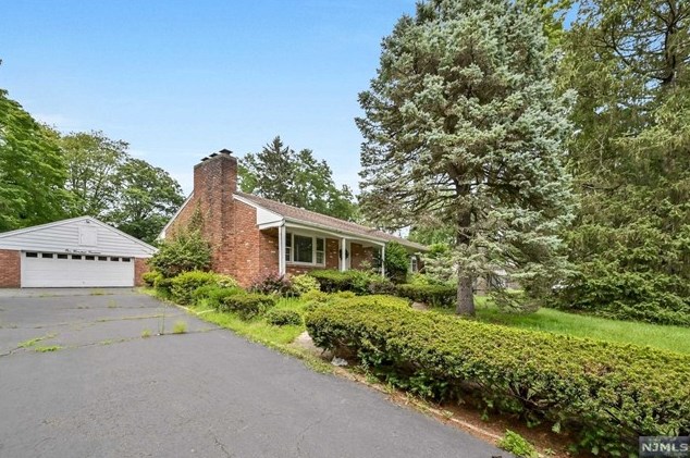 114 Pascack Rd, Westwood, NJ 07676