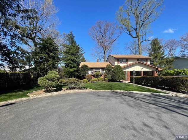 330 Elisa Dr, Englewood, NJ 07632