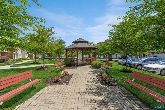 105 Roseland Ave #1504, West Caldwell, NJ 07006