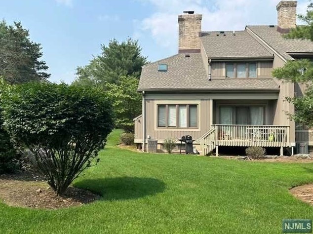 32 Whitman Ln, Mahwah, NJ 07430