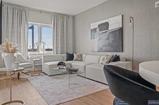 15 S Dean St #421, Englewood, NJ 07631