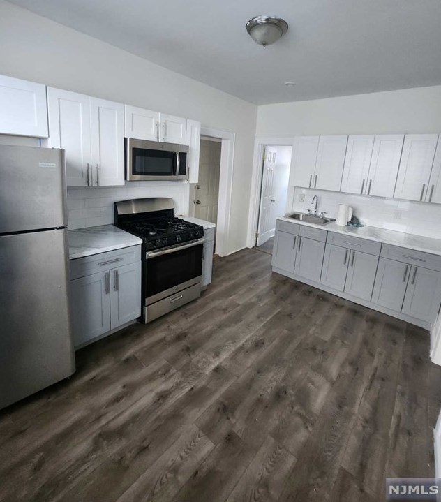 27-29 Aldine St, Newark, NJ 07112