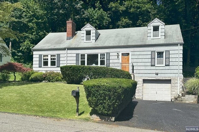 30 Claude Ave, Parsippany, NJ 07834
