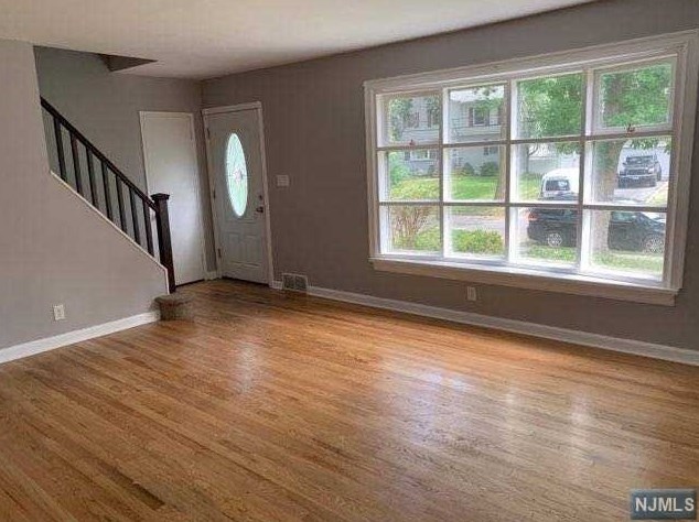 335 Sherwood Dr, Paramus, NJ 07652