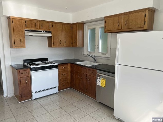 25 Wilson St #1, Little Ferry, NJ 07643